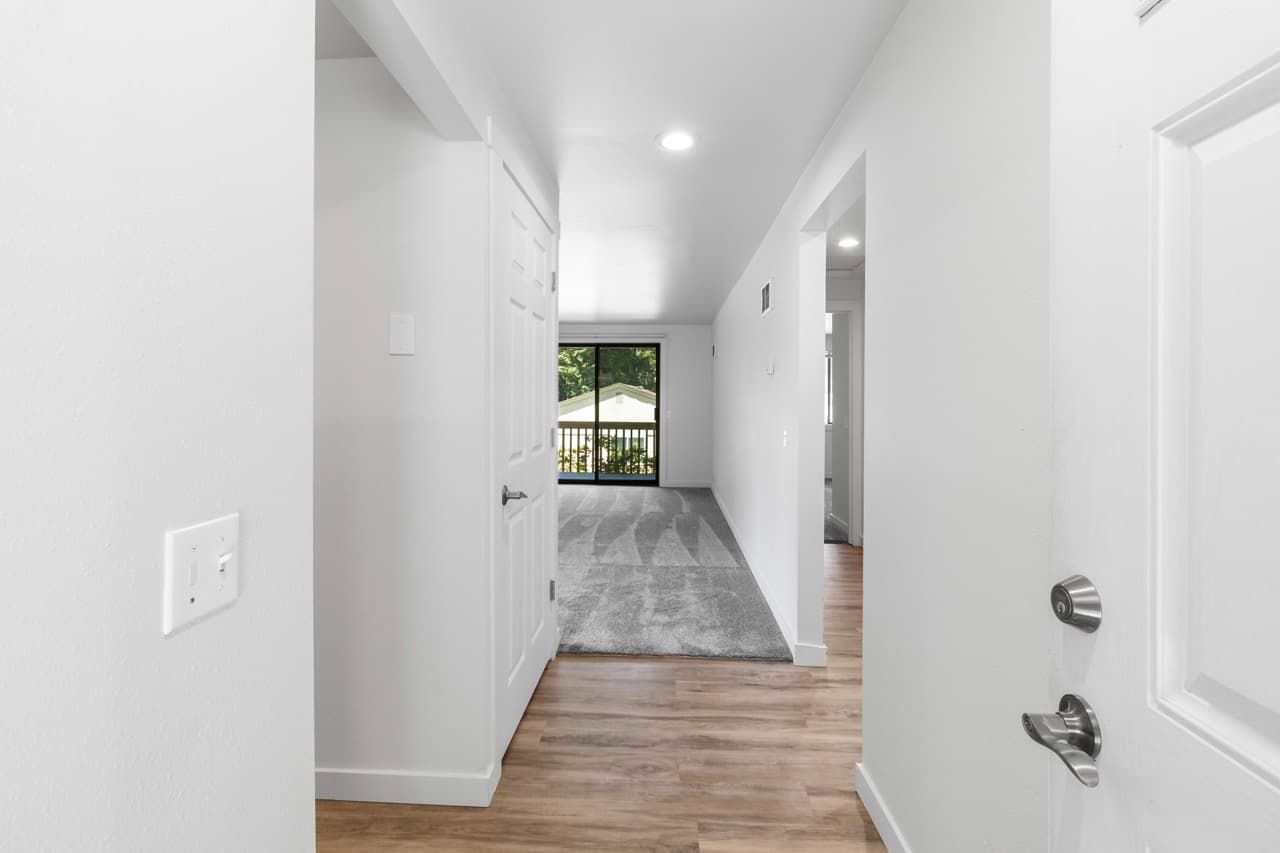 Village Apartments Unit 438 - Modern Kitchen